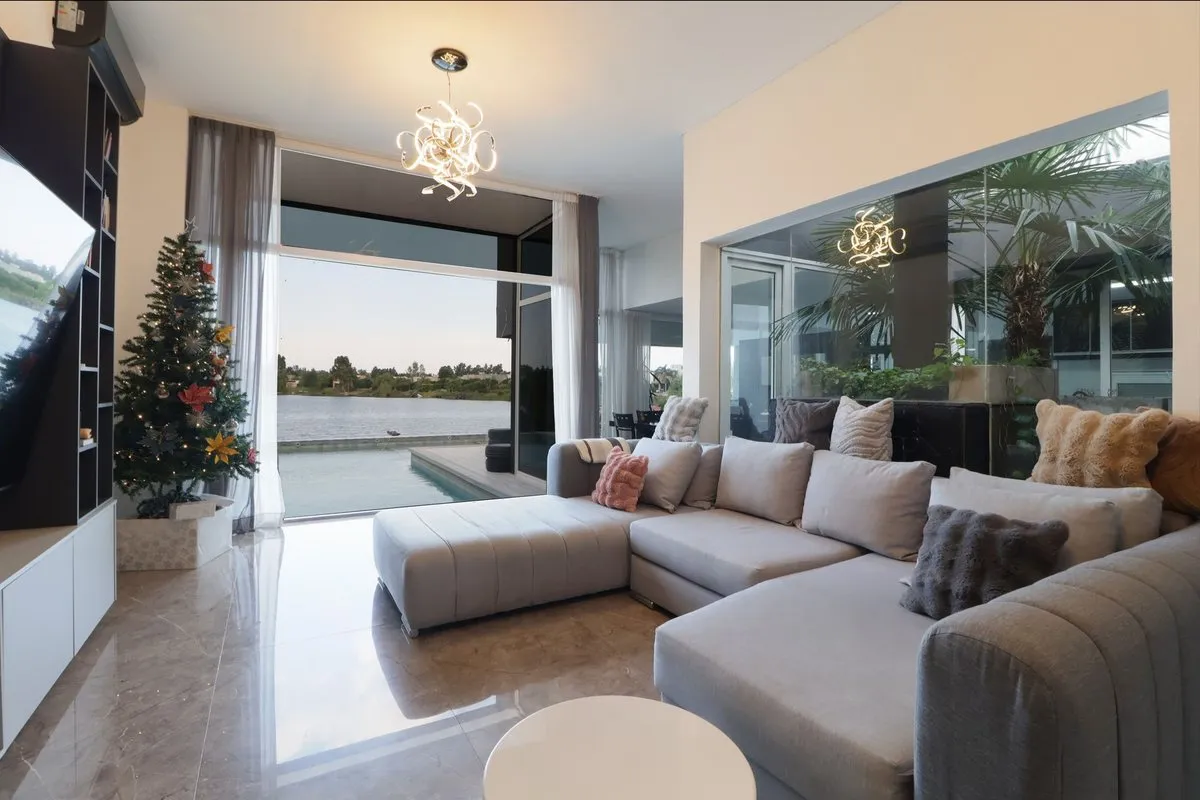 Casa en Aristóbulo del Valle 4500