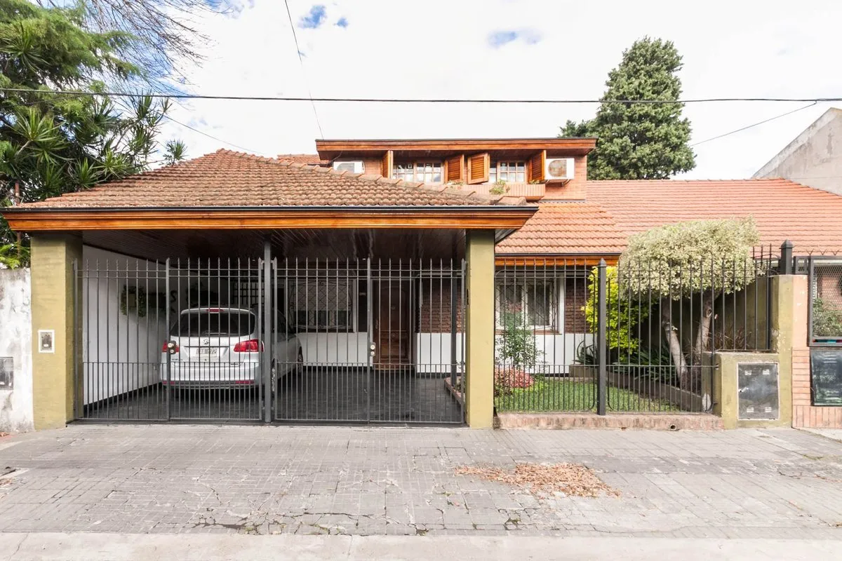 Casa en General José María Paz 700