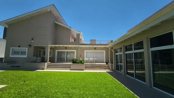 Casa en Aristóbulo del Valle 200