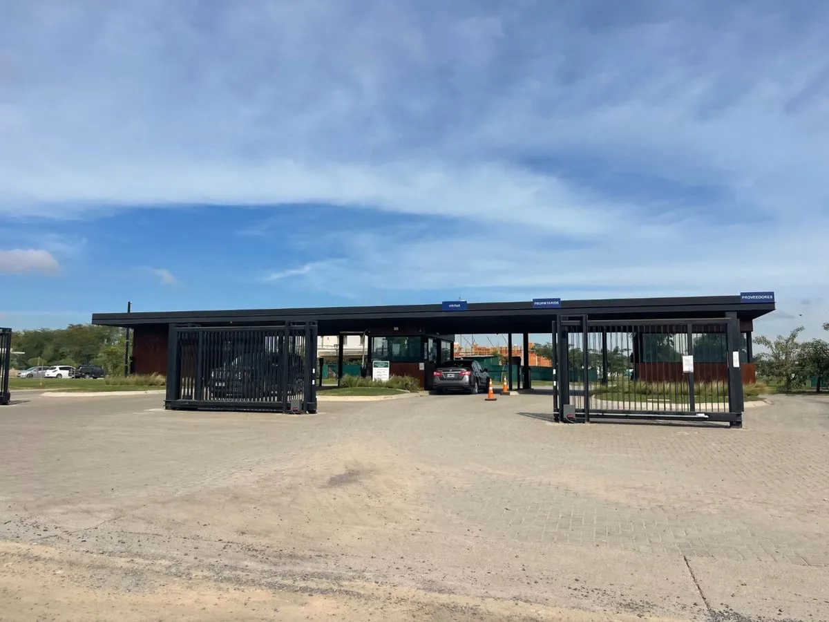 Lote en Avenida Héroes de Malvinas 400