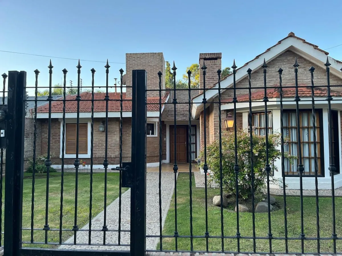 Casa en Amadeo Avogadro 6400