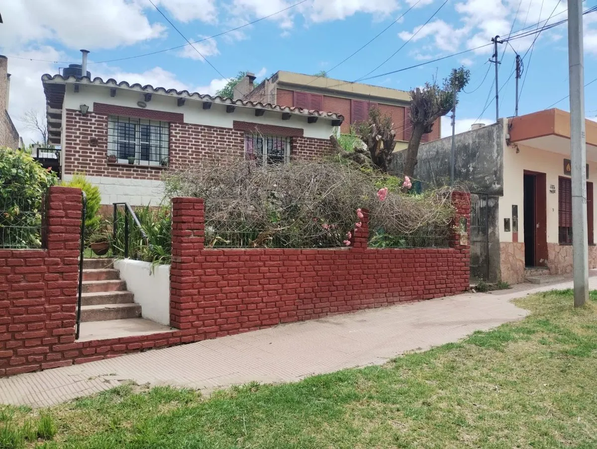 Casa en Obispo Bustos 1100