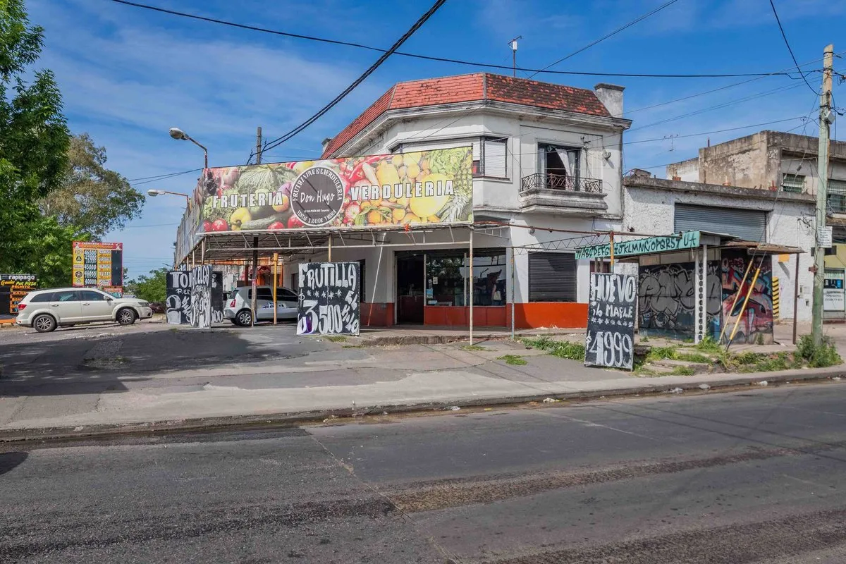 Local Comercial en Avenida Eva Peron 4000
