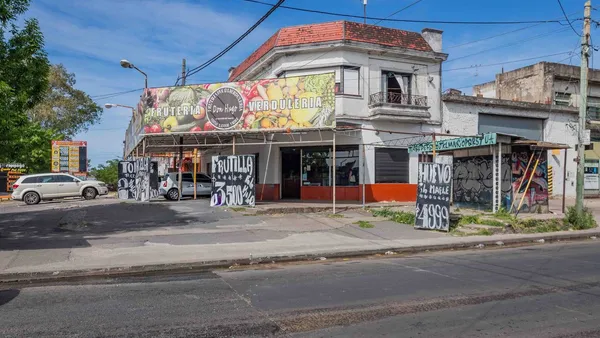 Local Comercial en Avenida Eva Peron 4000