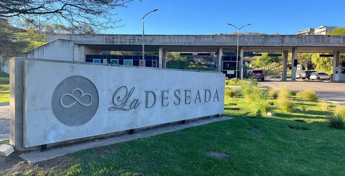 Lote en Avenida Ejército Argentino 300
