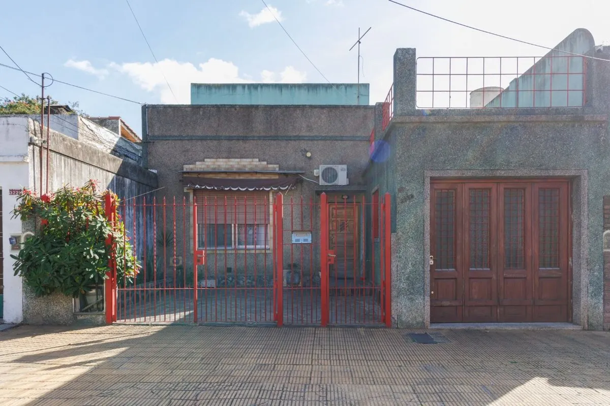 Casa en Adolfo Alsina 3200