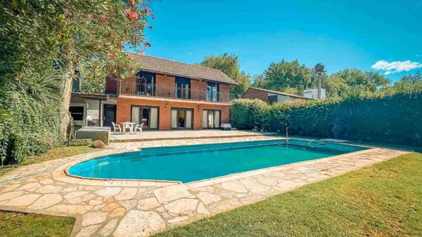 Casa en Juan Carlos Dávalos 6000