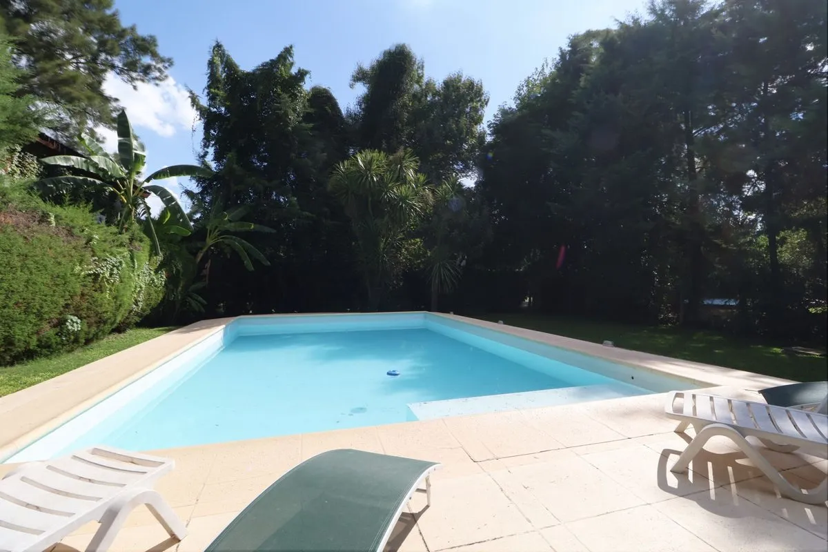 Quinta en Luis Daguerre 2200