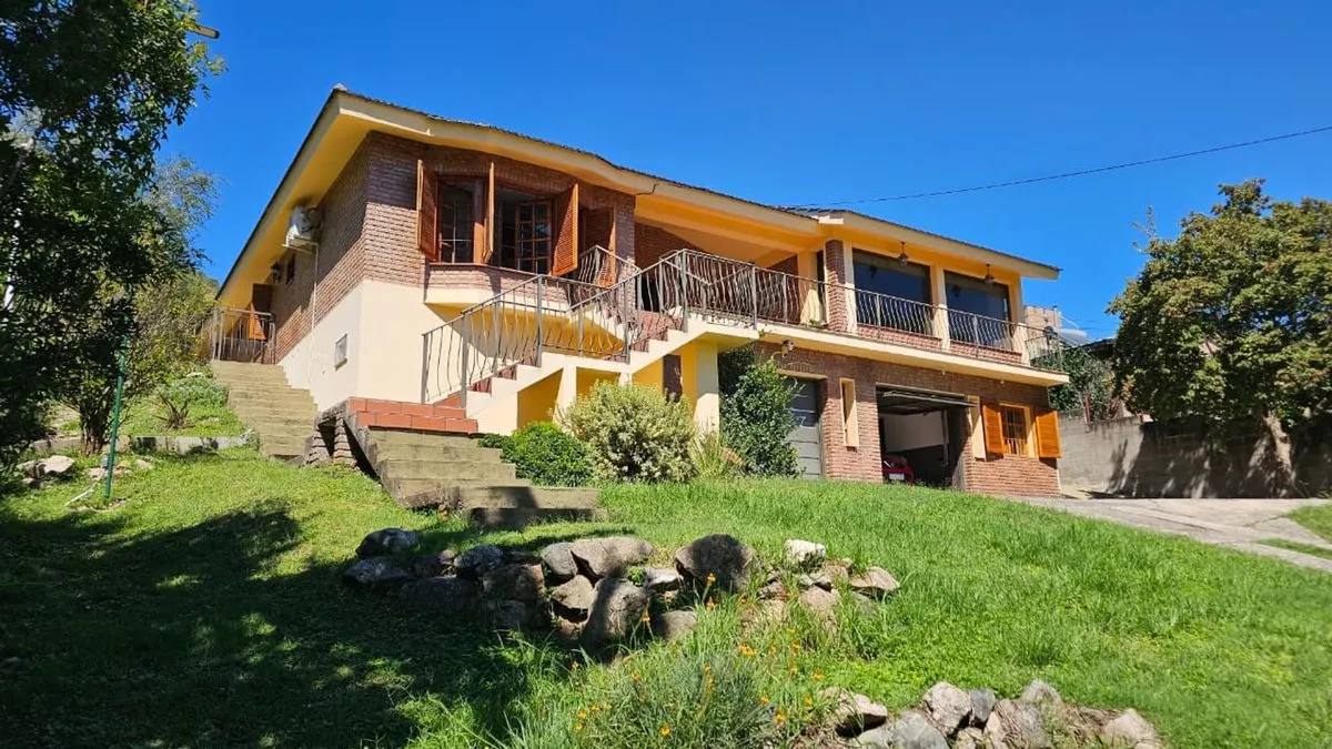 Casa en Los Tulipanes 200