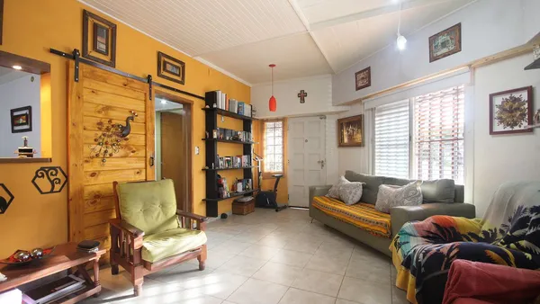 Casa en Teniente Coronel Casimiro Recuero 3700