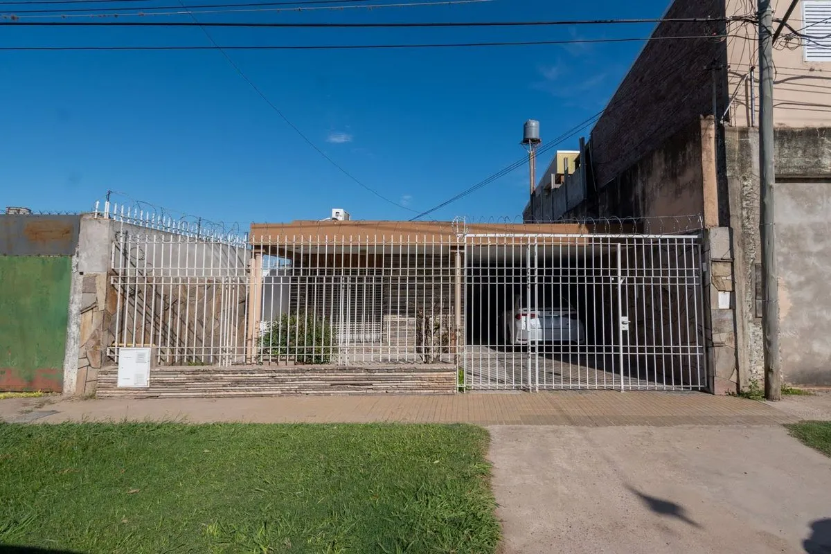 Casa en Larguia 7700