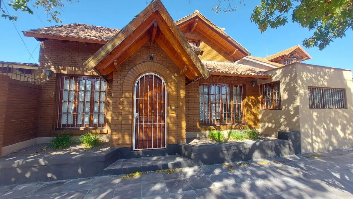 Casa en Miguel Cané 200