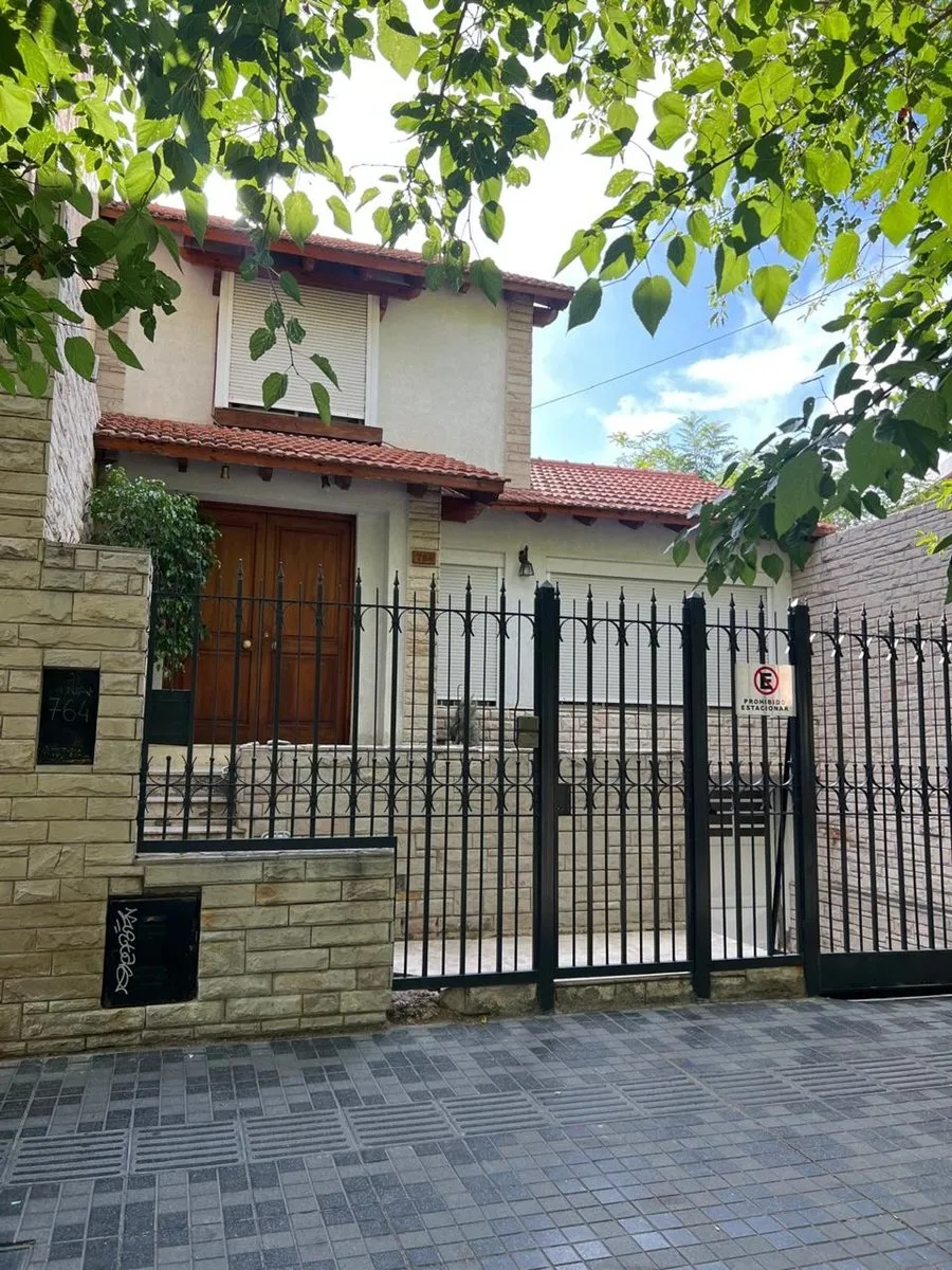 Casa en Tiburcio Benegas 700