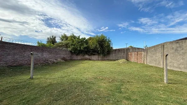 Lote en Almirante Brown 300