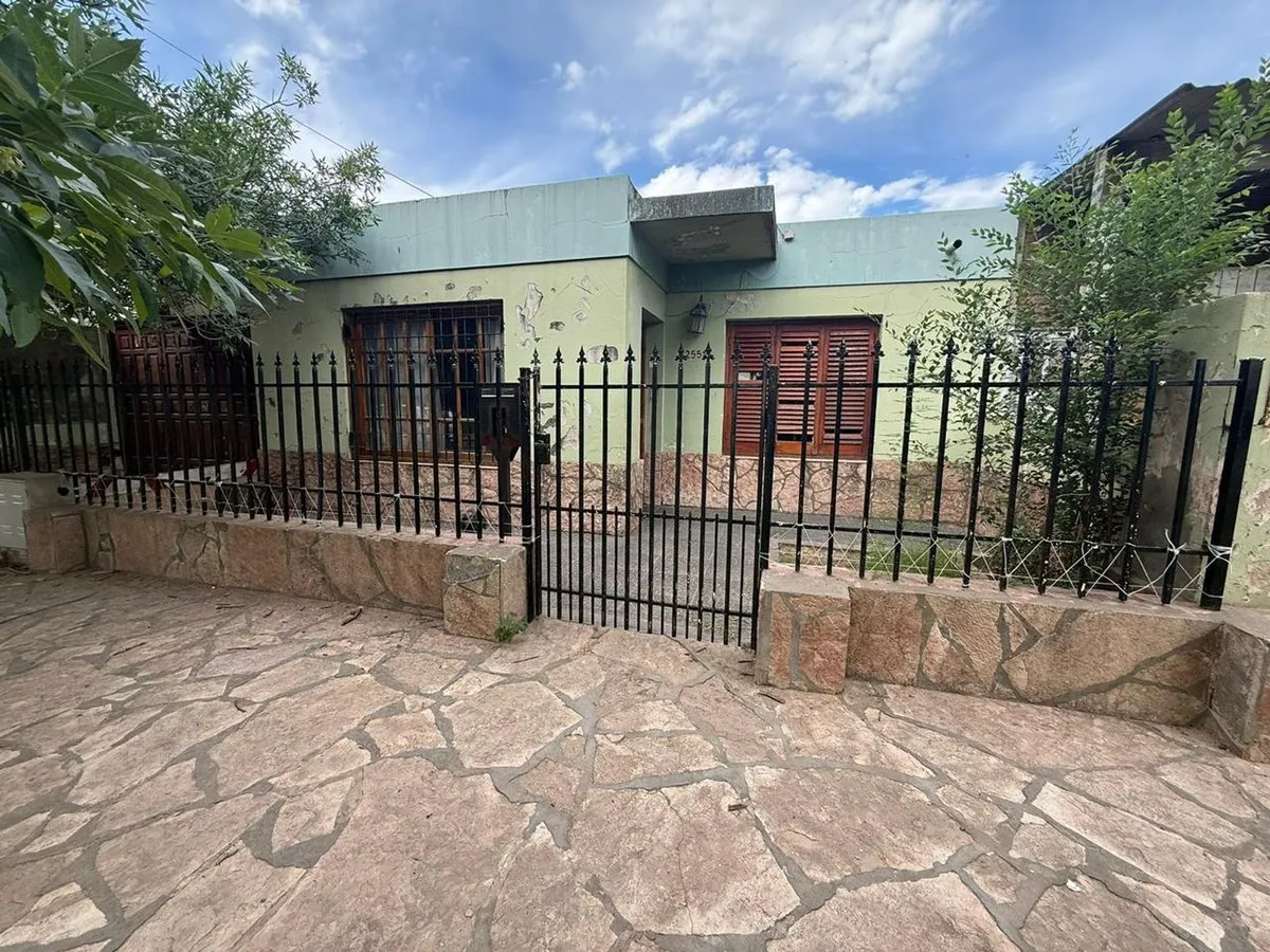 Casa en Dorrego 2500
