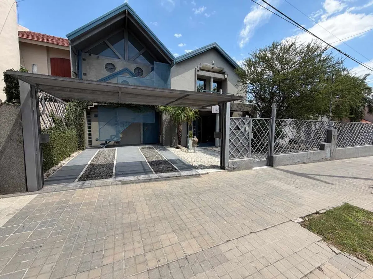 Casa en Emilio Lamarca 3800