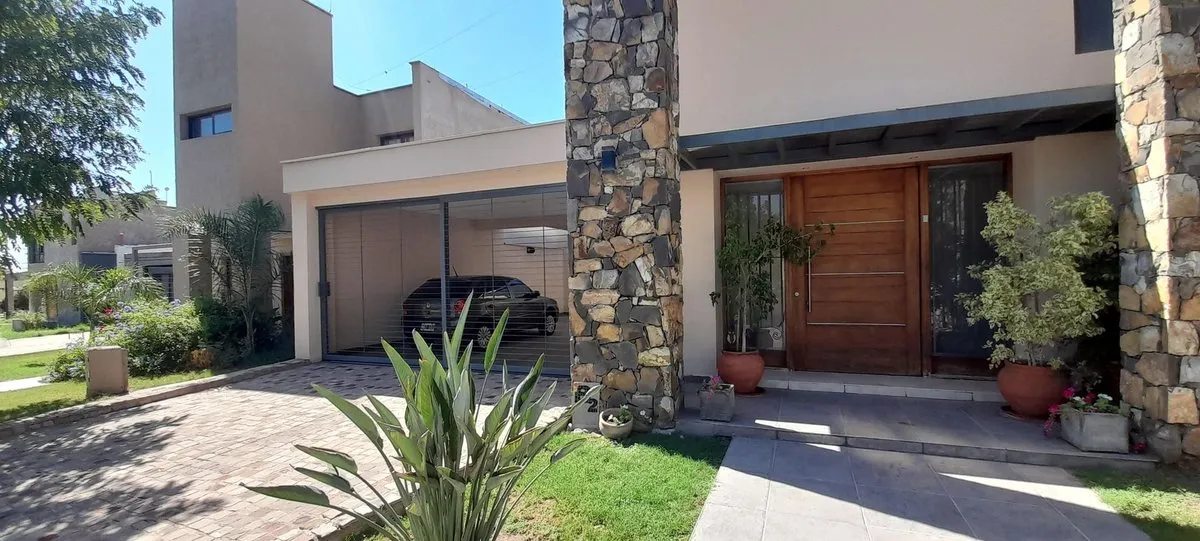 Casa en Avenida Bandera de los Andes 6500
