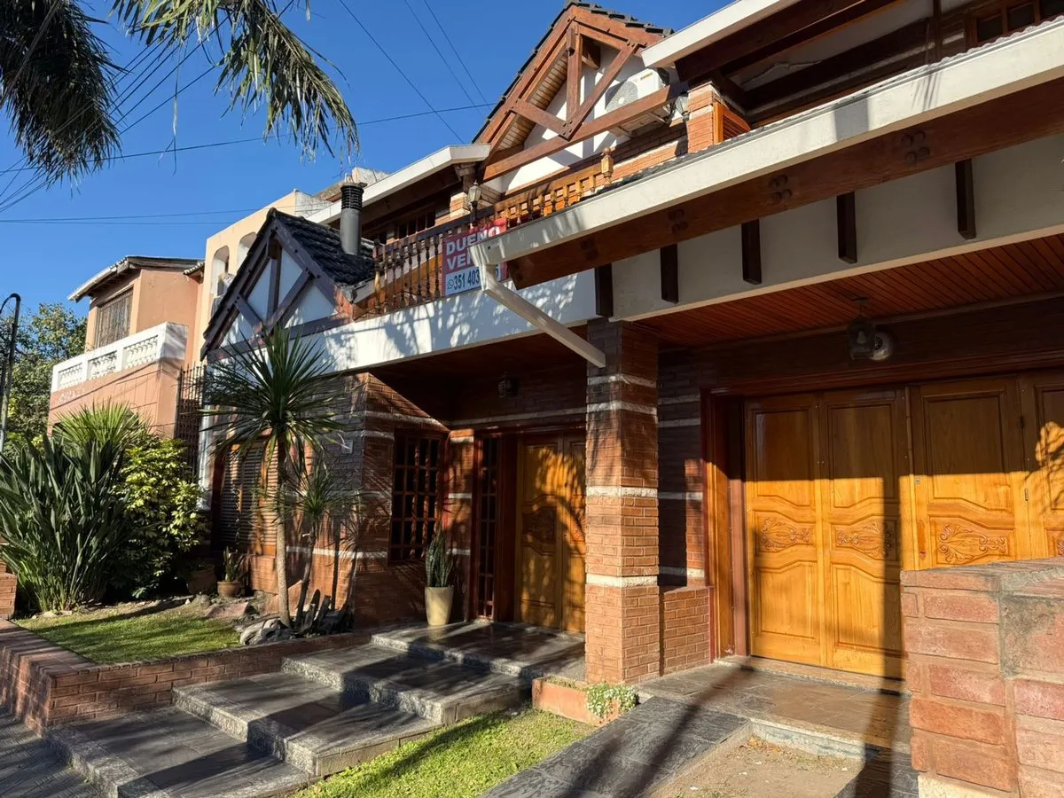 Casa en Obispo Cristobal de Aresti 1800