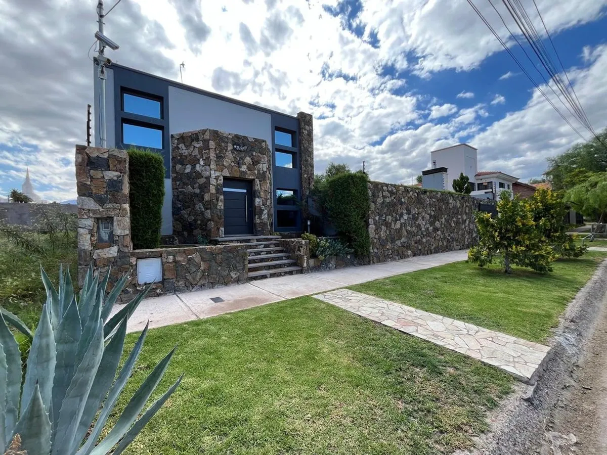 Casa en Doctor Perinetti 0