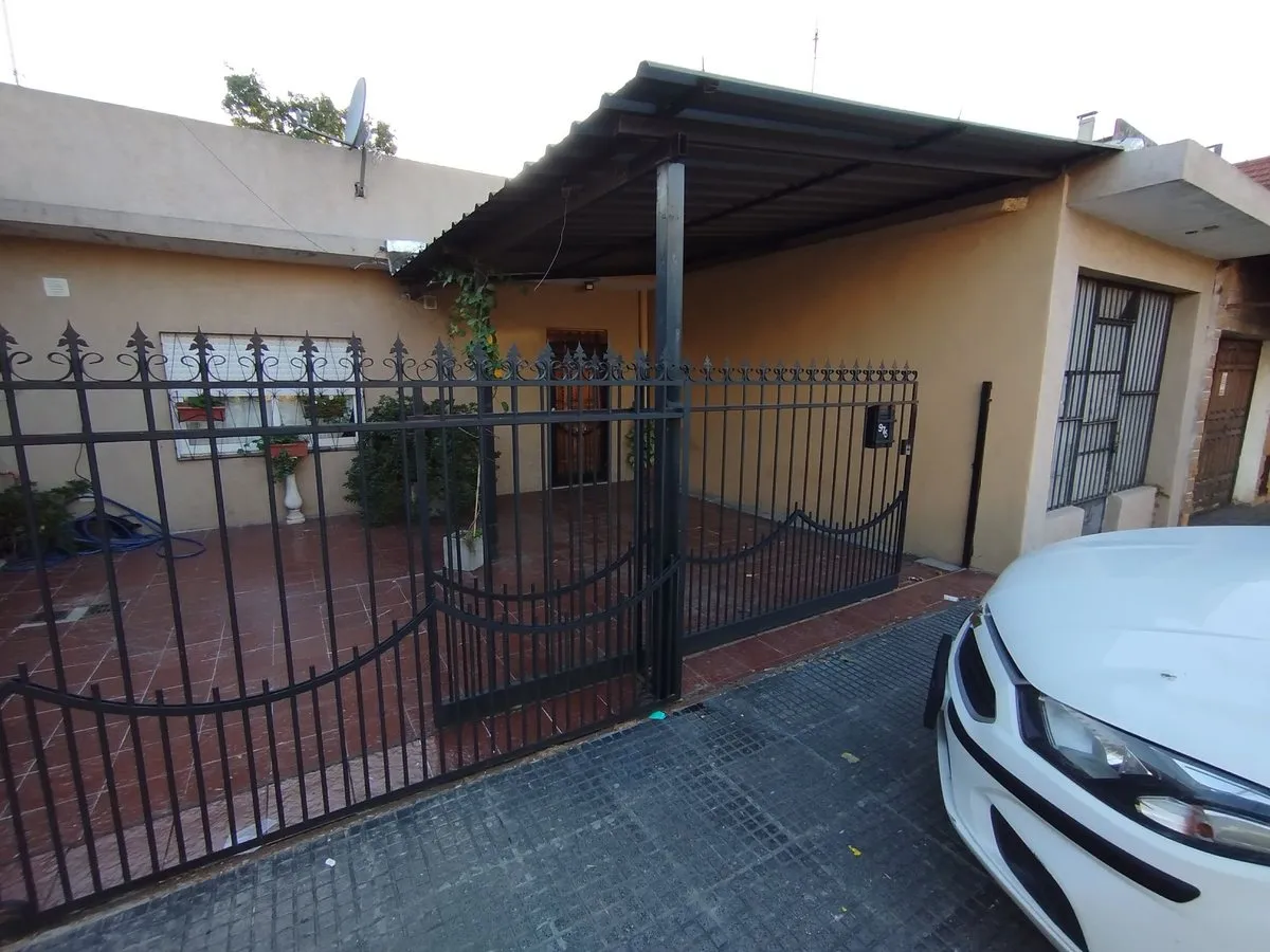 Casa en La Porteña 900