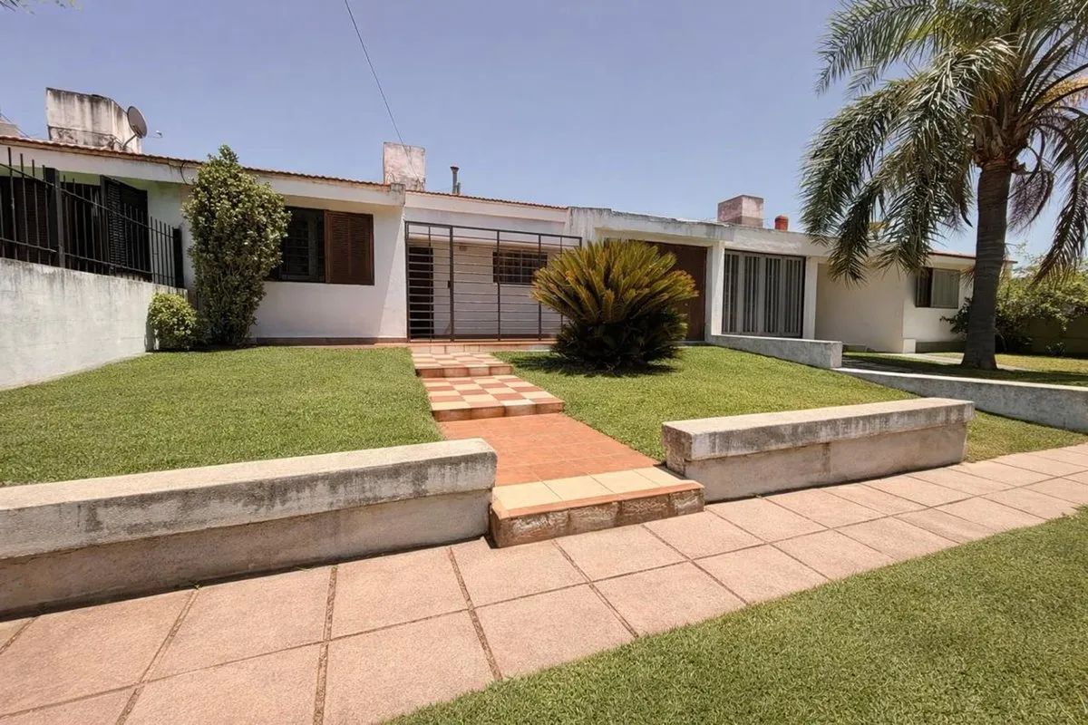 Casa en Abraham Jalil 600