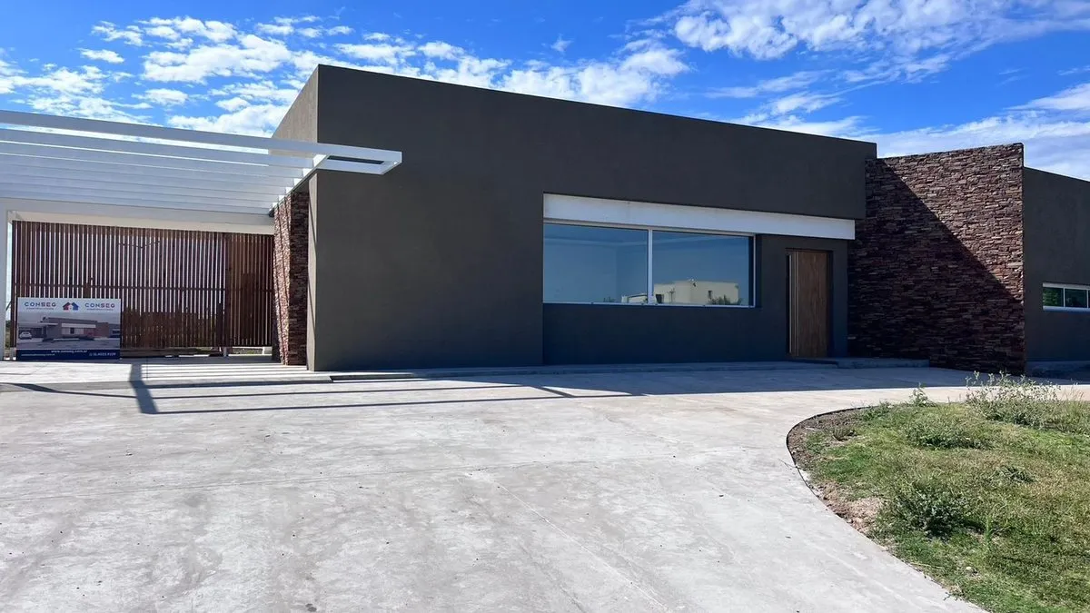 Casa en Boote y Jose Hernandez 1600