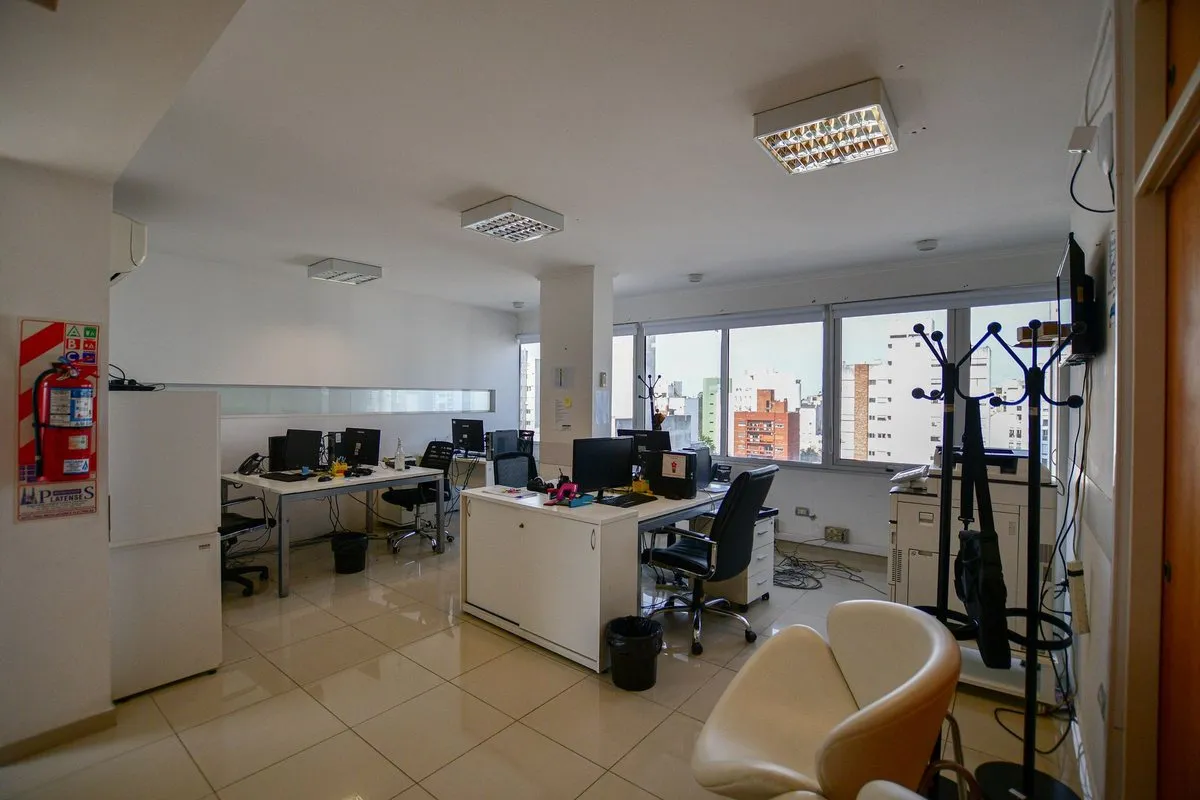 Edificio en Calle 48 Entre 1 y 2 300