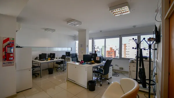 Edificio en Calle 48 Entre 1 y 2 300