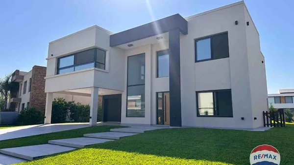 Casa en Los Robles 5900