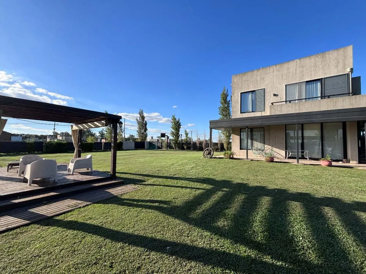 Casa en Curupi 1300