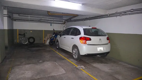 Cochera en Virrey Loreto 2400