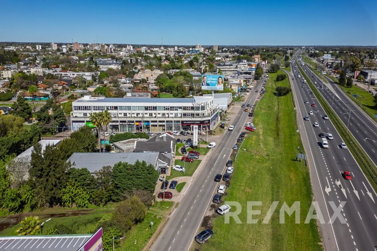 Local Comercial en Miguel Soler 300