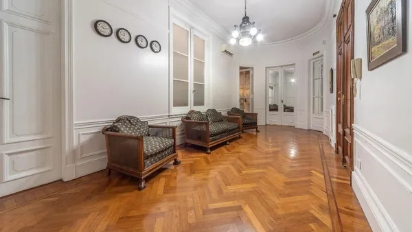 Departamento en Avenida Belgrano 500