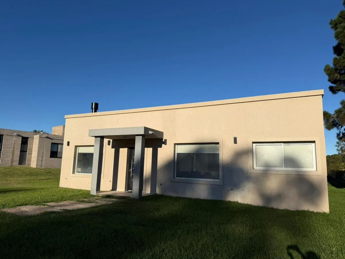 Casa en Senderos 3 300
