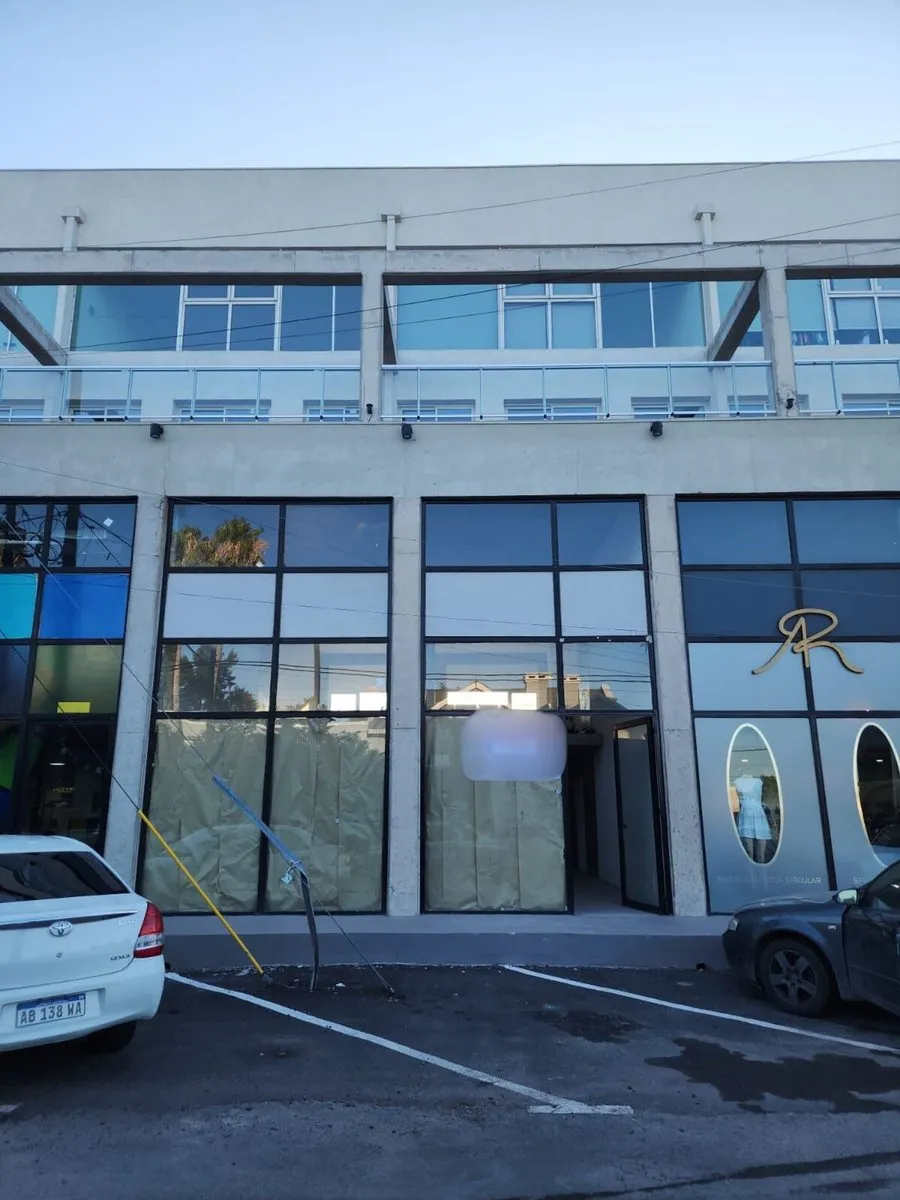 Local Comercial en Miguel Soler 300
