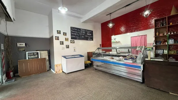 Local Comercial en Luis Maria Drago 700