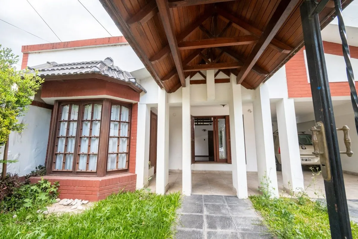 Casa en Estanislao Zeballos 700
