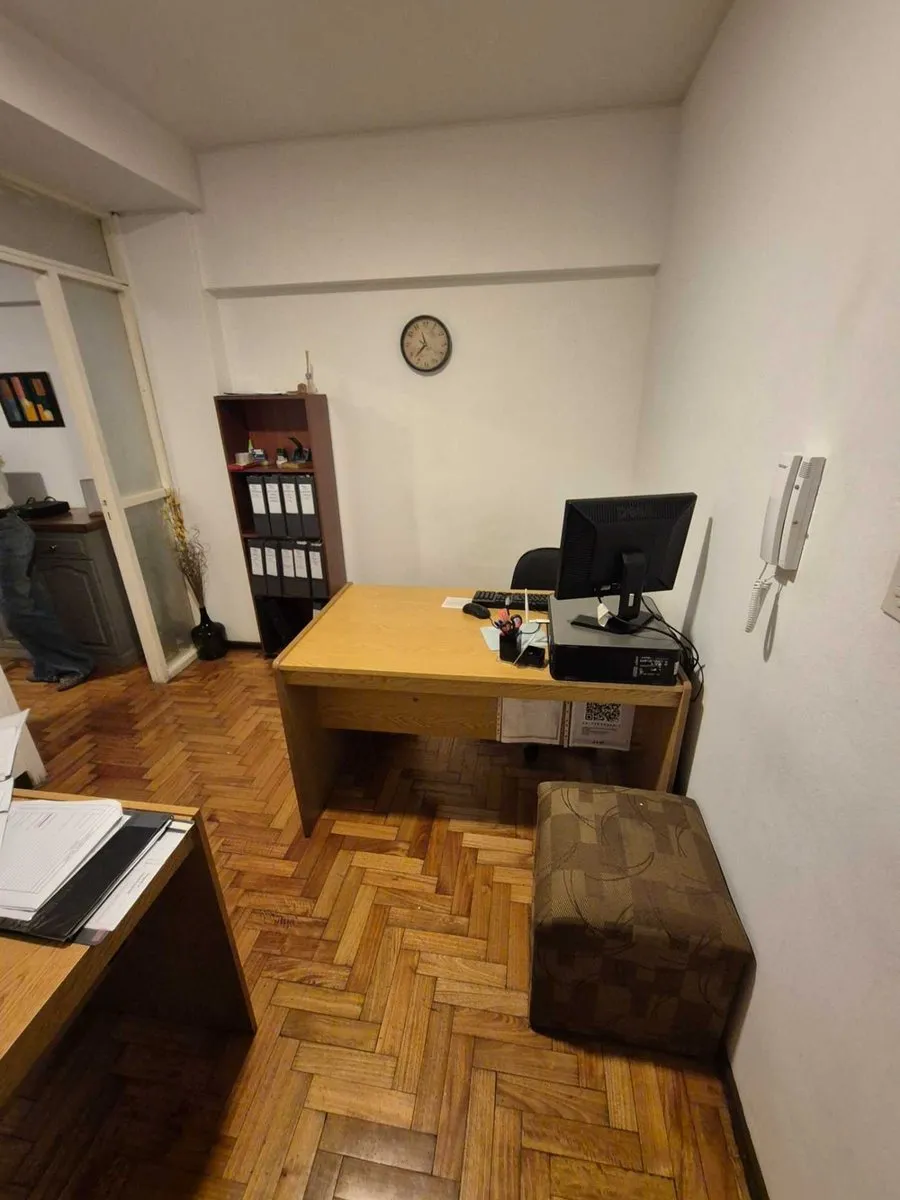 Oficina en Rivadavia 100