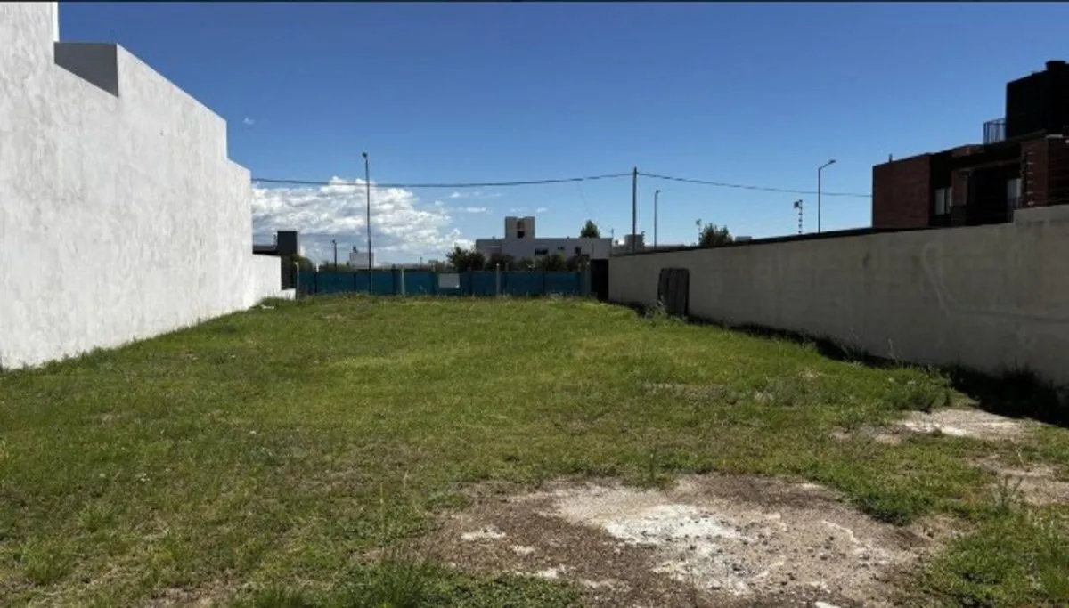Lote en Av Renault S/N