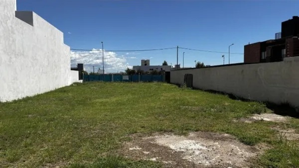 Lote en Av Renault S/N