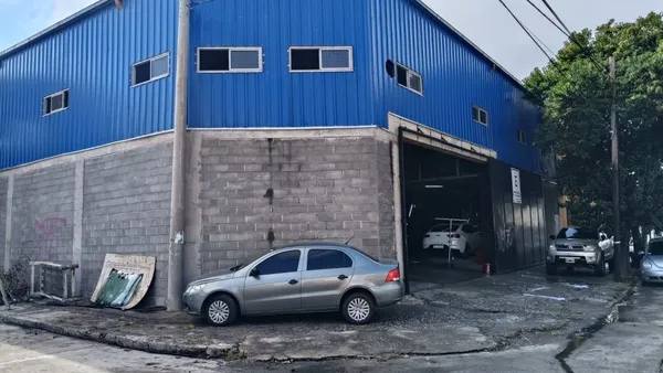 Galpon en Los Pozos 2500