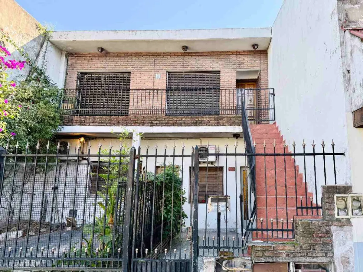 P H en Avenida San Martín 1300
