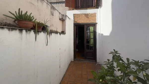 P H en Juan Agustín Maza 3800