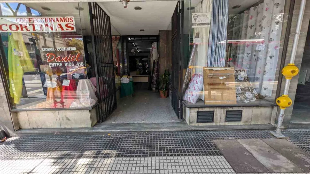 Local Comercial en Avenida Entre Ríos 400