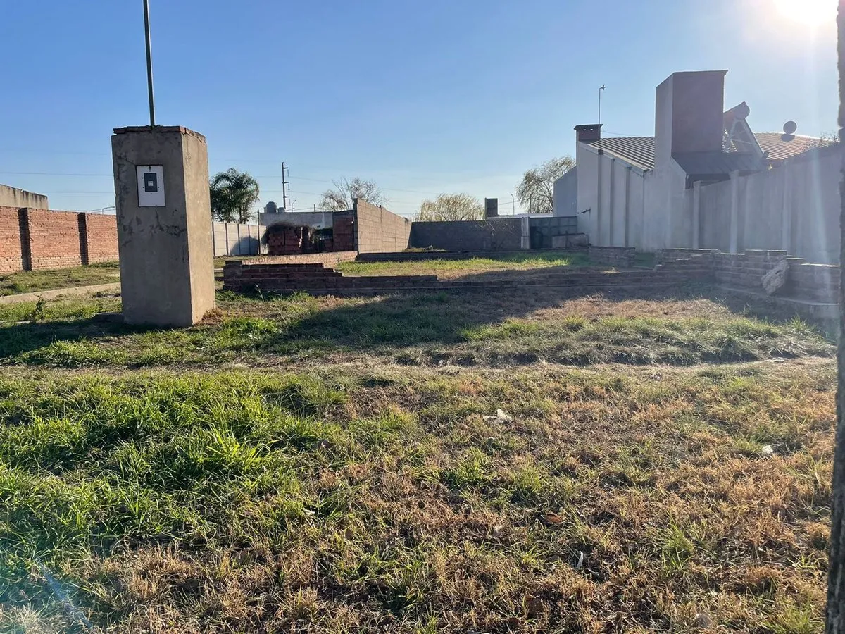 Lote en J. y R. Armando 1700