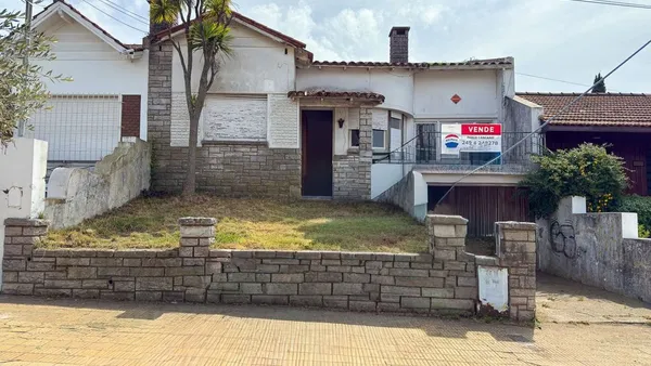 Casa en Avenida Monseñor D Andrea 100