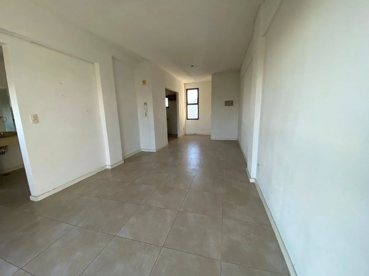 Departamento en Luis Guillón 100