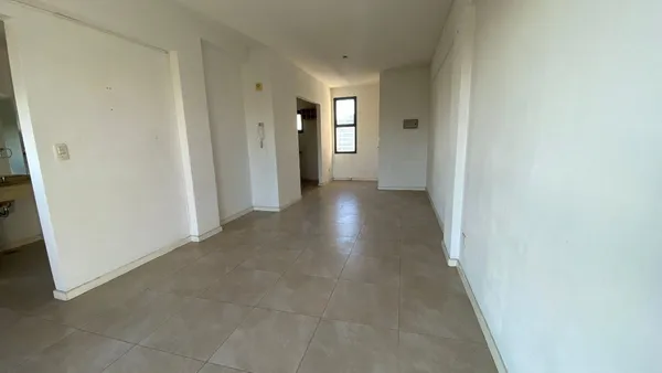 Departamento en Luis Guillón 100