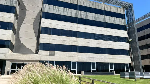 Oficina en Av la Voz del Interior 8500