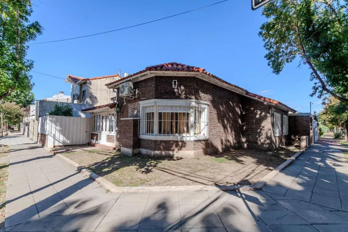 Casa en Salvador Debenedetti 1200